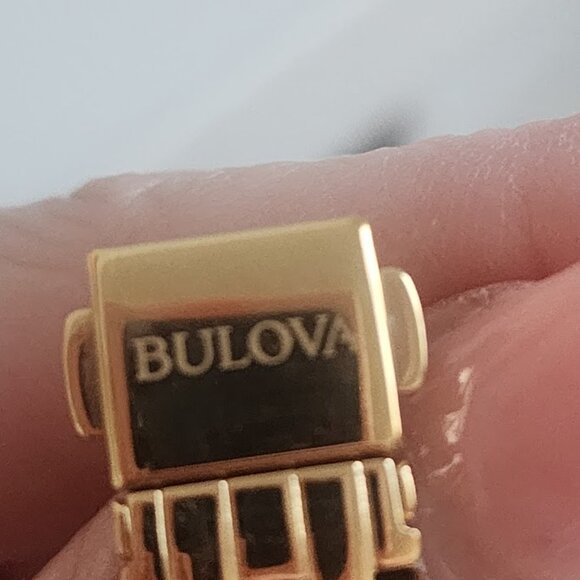 Bulova Women’s Gold Watch EUC - Picture 2 of 6
